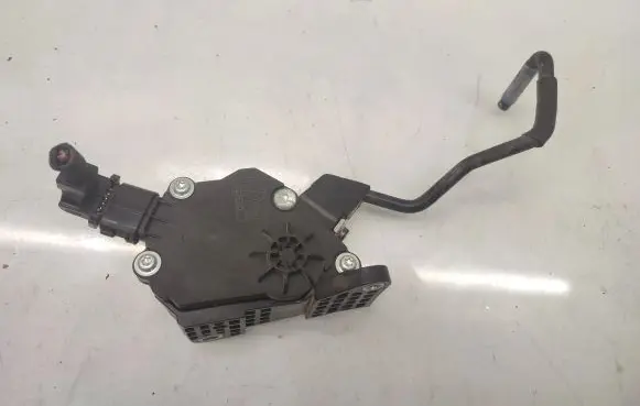 Accelerator throttle pedal