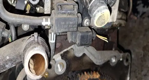 Audi A5 8T 8F Turbo solenoid valve 037906283C