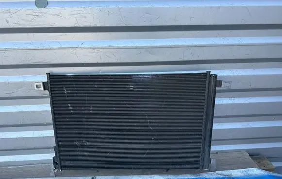Audi Q7 4M Coolant radiator 4M0816411C