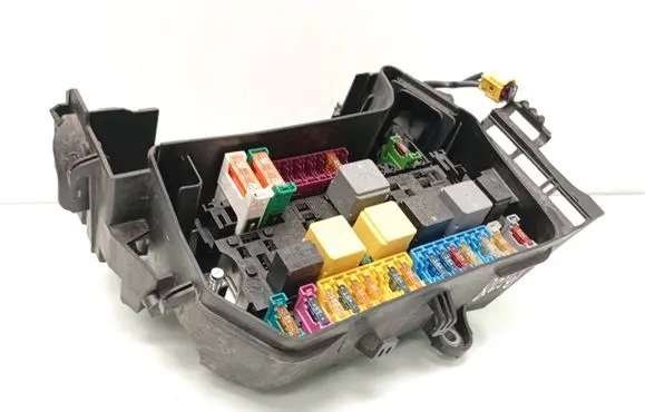 Mercedes-Benz A W176 Fuse module A2465403803 A0009827723 A0015428819