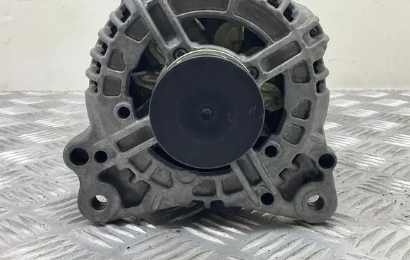 Volkswagen Eos Generator/alternator 03C903023A
