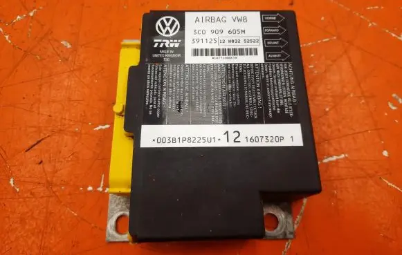 Volkswagen PASSAT B6 Fan control module 3C0909605M