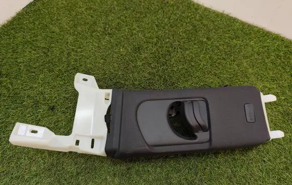 (B) pillar trim (bottom)
