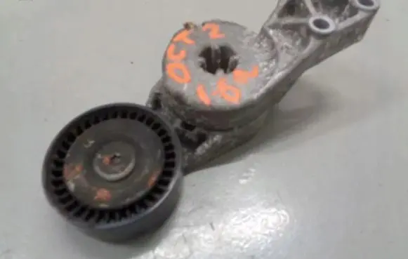 Skoda Octavia Mk2 (1Z) Alternator belt tensioner 