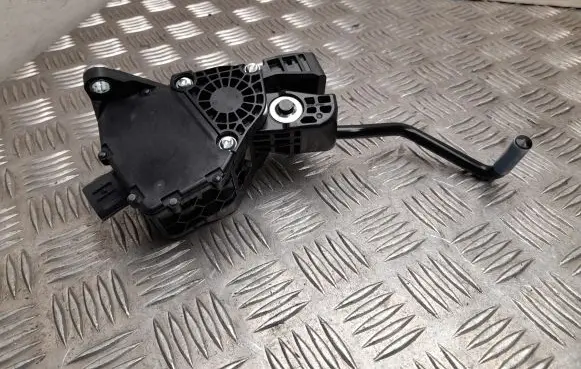 Lexus ES VII XZ10 Accelerator throttle pedal 7811033181