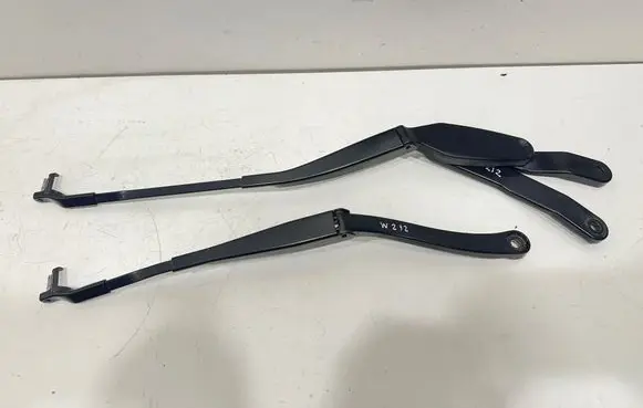 Mercedes-Benz E W212 Front wiper blade arm A2128201344