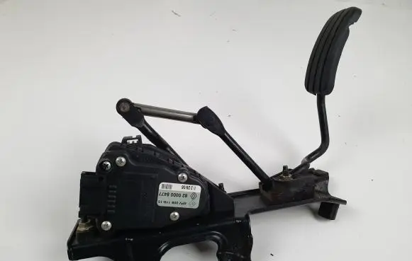 Renault Trafic II (X83) Accelerator throttle pedal 8200008477