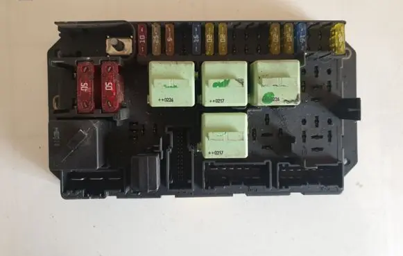 Land Rover Range Rover L322 Fuse module 518776109 YQE000350