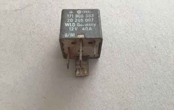 Volkswagen Golf II Other relay 171906383