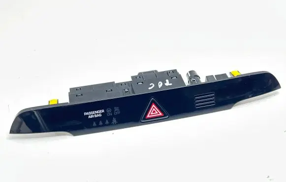 Hyundai Tucson TL Hazard light switch 93700D7100 3D136A1000