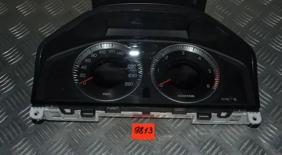 Volvo V70 Speedometer (instrument cluster) 31270901AA