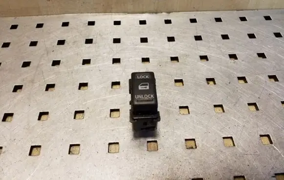 Nissan X-Trail T31 Central locking switch button 