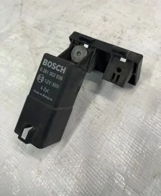 Volkswagen Golf Plus Glow plug pre-heat relay 0281003038