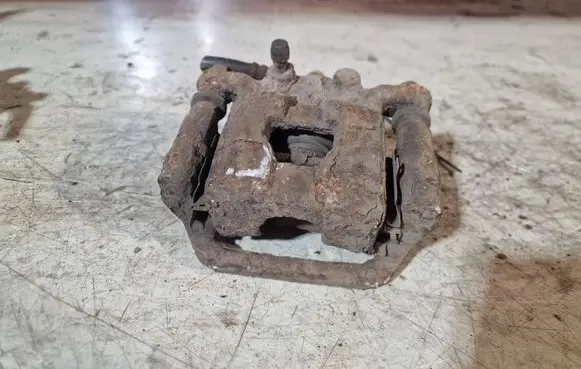 Nissan Tiida C11 Rear brake caliper