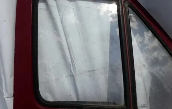 Peugeot Boxer Front door window glass four-door