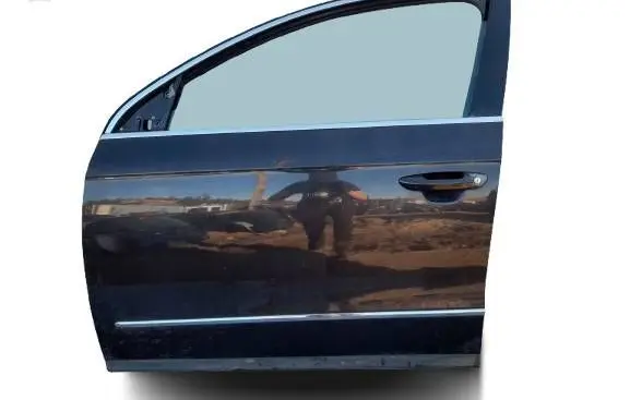 Volkswagen PASSAT B6 Front door 3B8