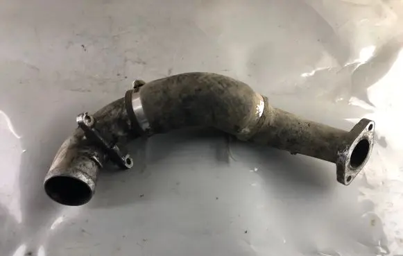 Nissan Patrol Y61 Engine coolant pipe/hose