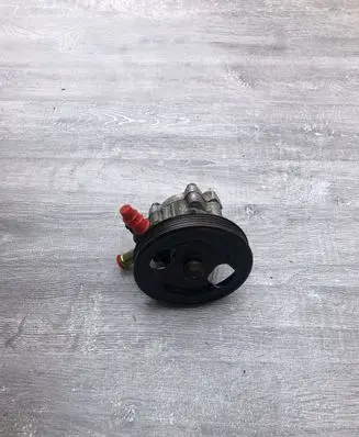 Mitsubishi L200 Power steering pump