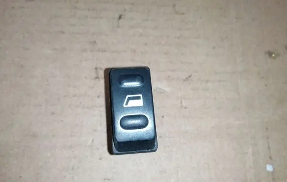 Citroen Xsara Picasso Electric window control switch 22681