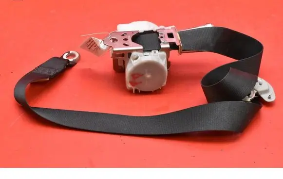 Toyota Auris 150 Front seatbelt 7P1770P