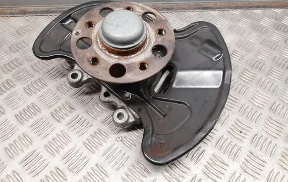 Mercedes-Benz E A207 Front wheel hub