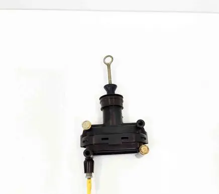 Engine mount vacuum valve