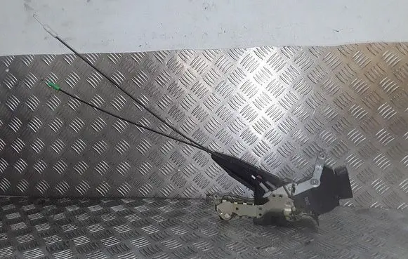 Toyota Corolla Verso E121 Front door lock 