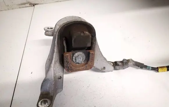 Engine mount bracket