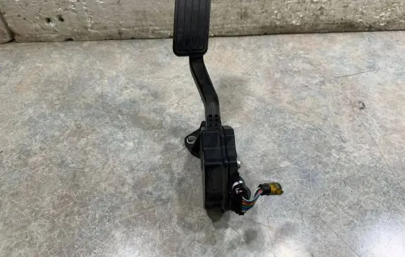 Subaru Legacy Accelerator throttle pedal 36010AG140 10Q29B0005 1988007121