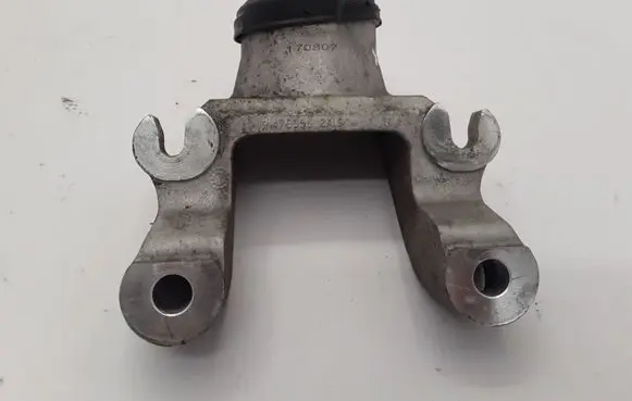 Volvo XC90 Front shock absorber mounting bracket 31476555