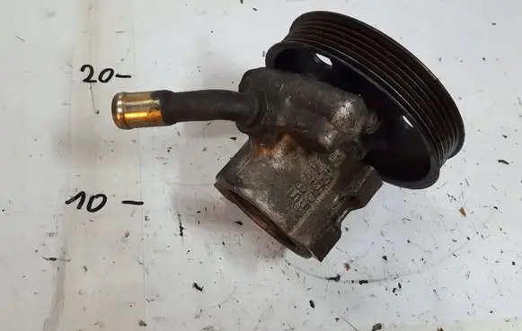Jeep Cherokee III KJ Power steering pump