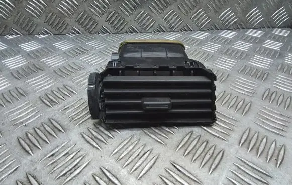 Toyota Verso Dash center air vent grill 556800F040