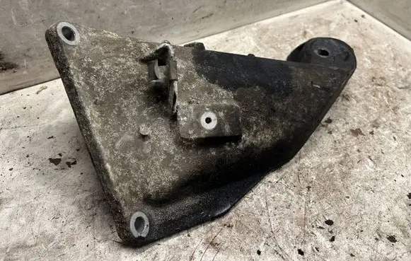 BMW X5 E53 Engine mounting bracket 6761535