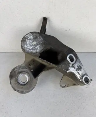 Audi A6 S6 C6 4F Engine mounting bracket 4F0199352M