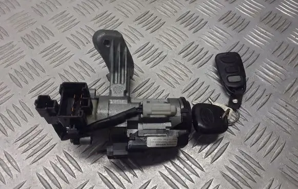 Toyota Corolla E120 E130 Ignition lock 45020-02-4