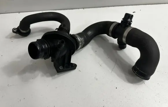 BMW 3 F30 F35 F31 Thermostat housing 4615722 7603511