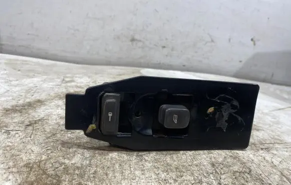 Volvo S60 Electric window control switch 8682950 02W01E