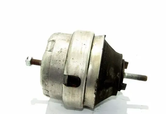 Volkswagen PASSAT B5.5 Engine mount bracket 8D0199379D