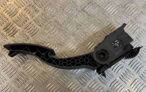 Mercedes-Benz B W246 W242 Accelerator throttle pedal A2463001404 1404