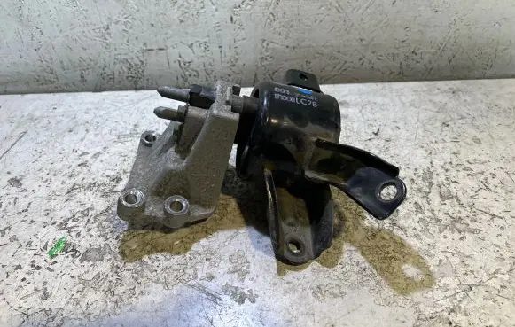 KIA Rio Engine mount bracket