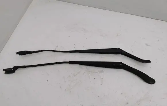 Citroen C4 II Front wiper blade arm