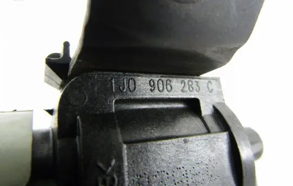 Volkswagen Touran I Turbo solenoid valve 03G131529C