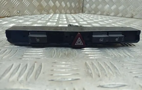 Opel Astra H Hazard light switch 13100109