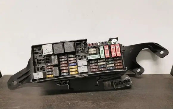 Mercedes-Benz GL X164 Fuse module 1645403372