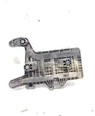 Volkswagen PASSAT B6 Battery box tray 1K0915333C