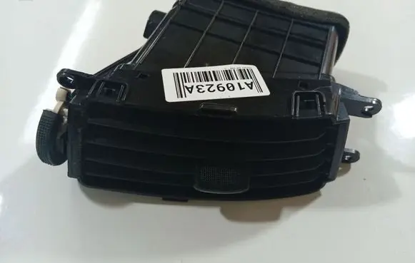 Hyundai i30 Dash center air vent grill 974102L000