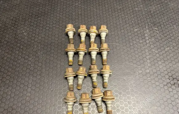 Peugeot 5008 Nuts/bolts 