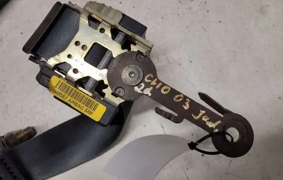 Renault Clio III Front seatbelt 068567 33019521