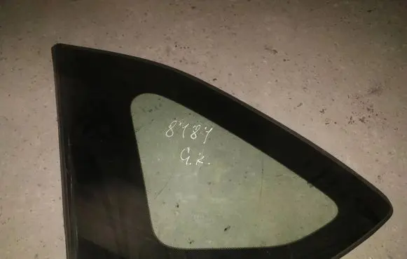 Honda FR-V Rear side window