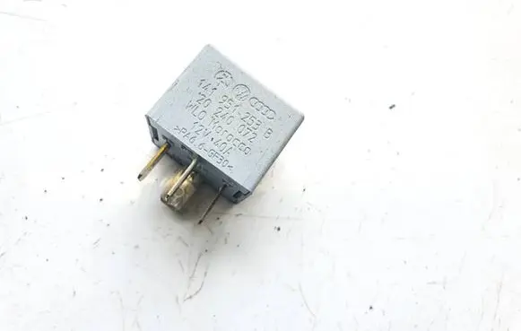 Volkswagen PASSAT B5.5 Other relay 141951253b 20240072